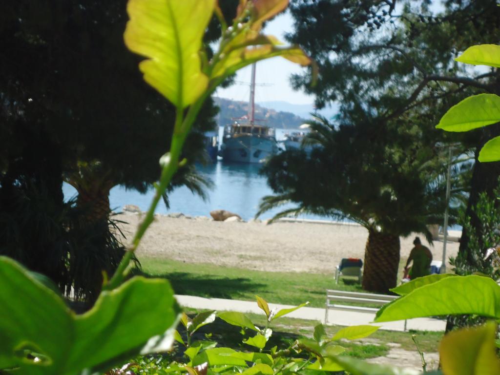 Omis Apartment On The Beach Dış mekan fotoğraf
